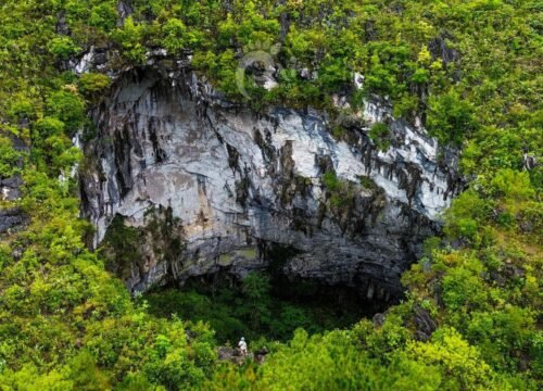 Mèo Vạc Sinkhole – A Wonder in the Heart of the Rocky Highlands.