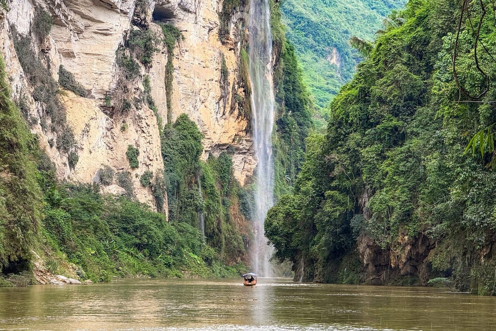 Tour 4D3N : Hoang Su Phi – Chieu Lau Thi – Suoi Thau Grassland – Bac Ha