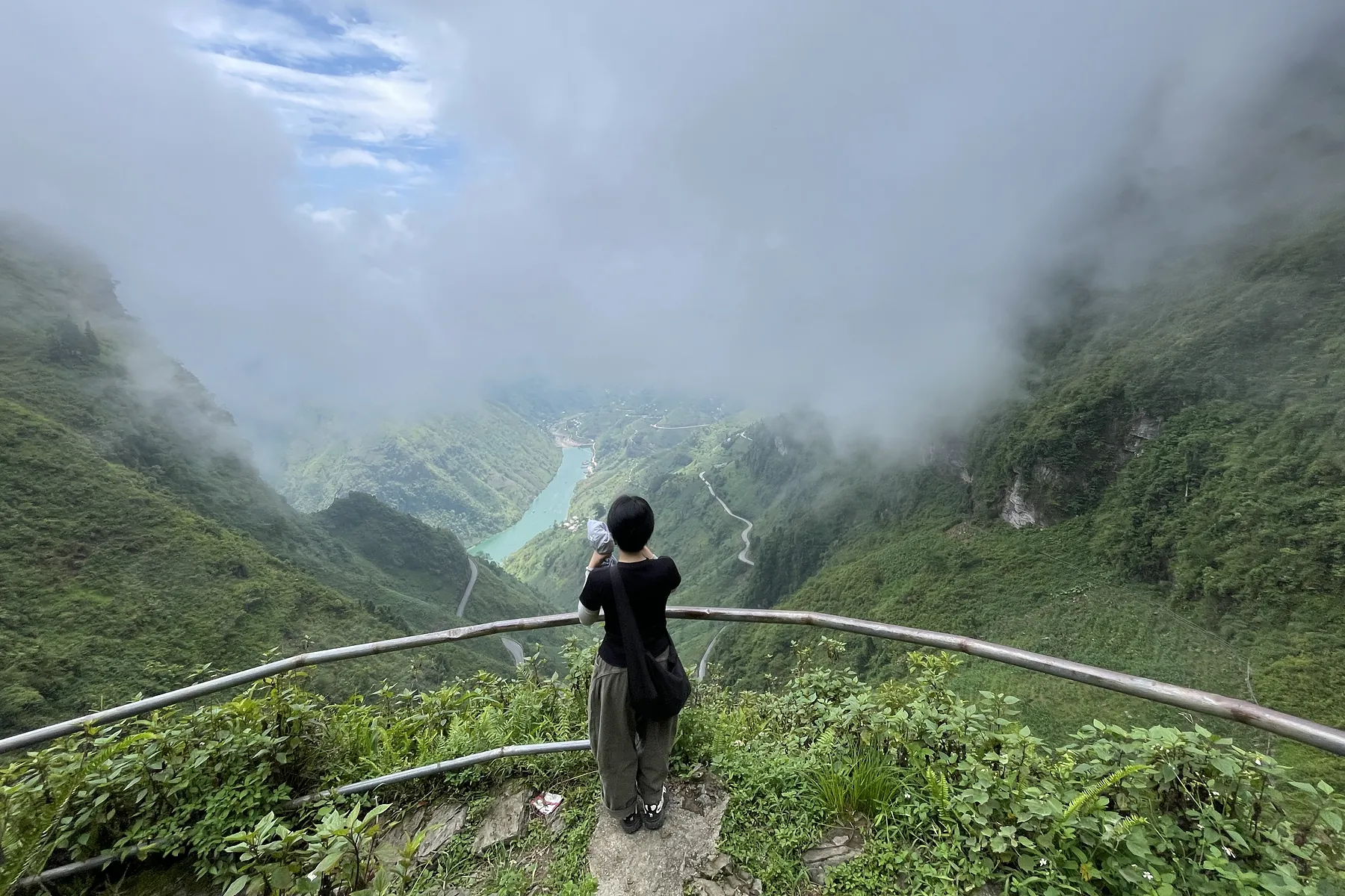 Low cloud reducing visibility above the Nho Que River in Ha Giang