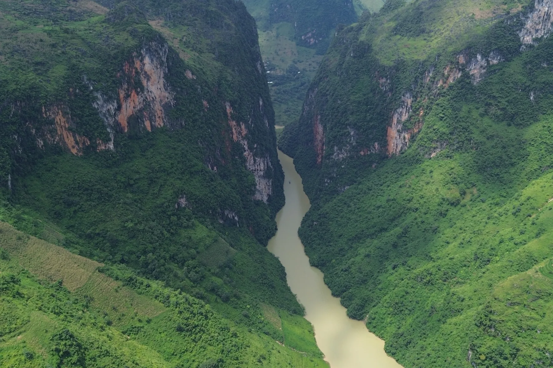 Nho Que River winding through green limestone cliffs on Dong Van Karst Plateau